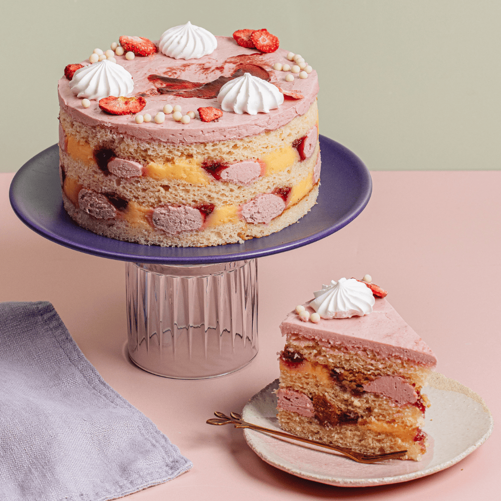 Strawberry Eat On Mess Cake