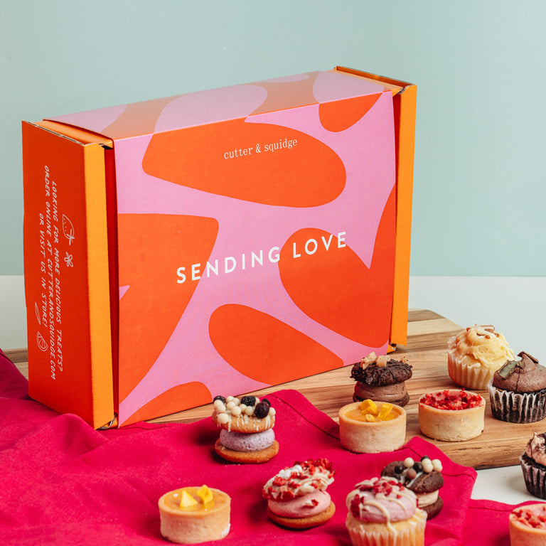 Cutter & Squidge 12 Pieces / Sending Love Gifting Sleeve Squidge Selection Box