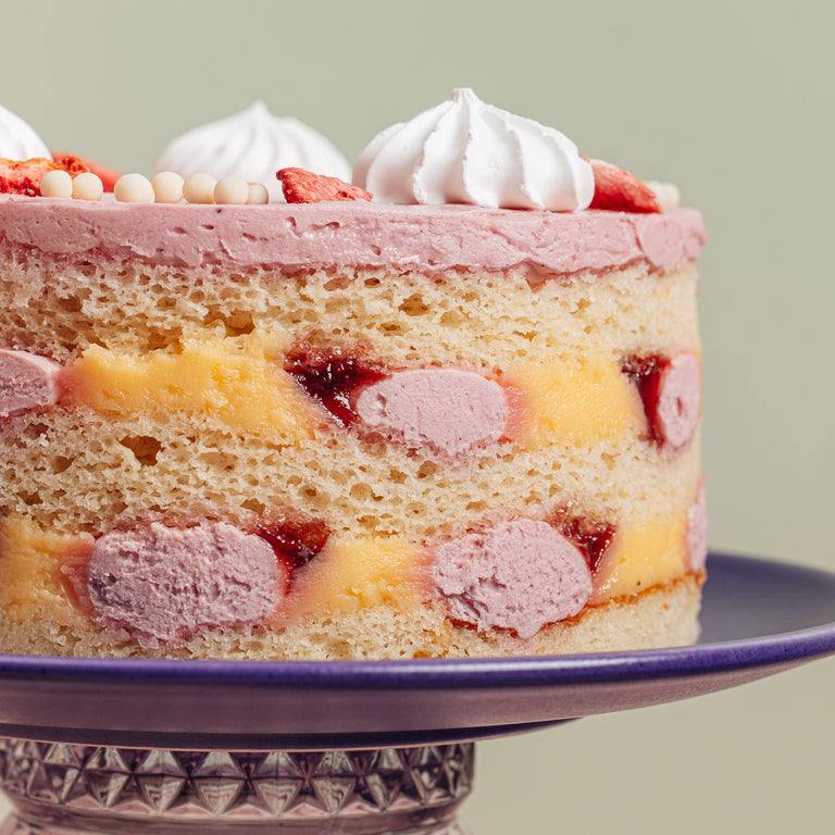 Cutter & Squidge Strawberry Eat-On Mess Cake
