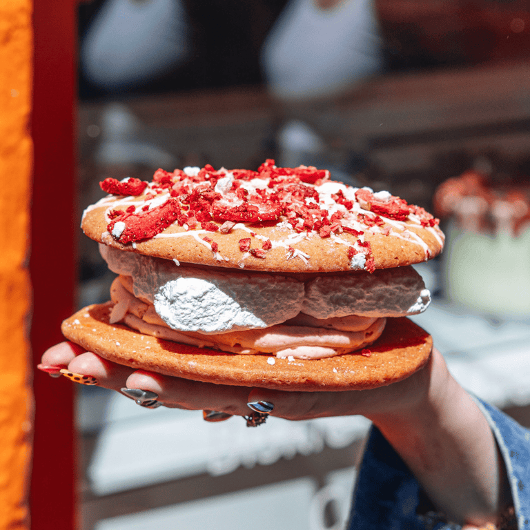 Cutter & Squidge Strawberries and Cream Giant Biskie