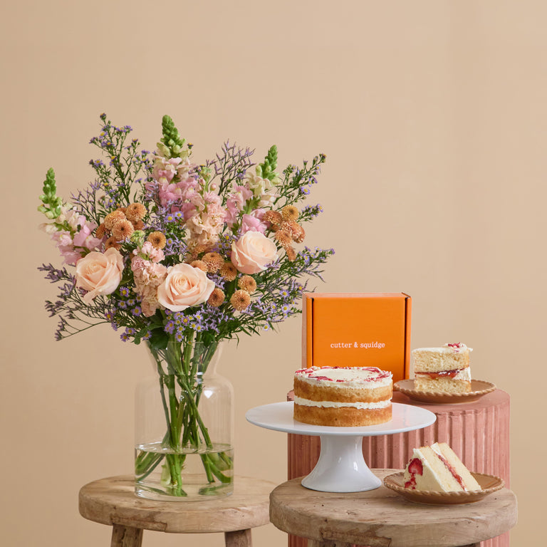 Fast Bundle Freddie's Choice Flowers Victoria Sponge Ultimate Collection