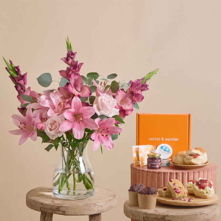 Cutter & Squidge Pear Drop Flowers with Vase