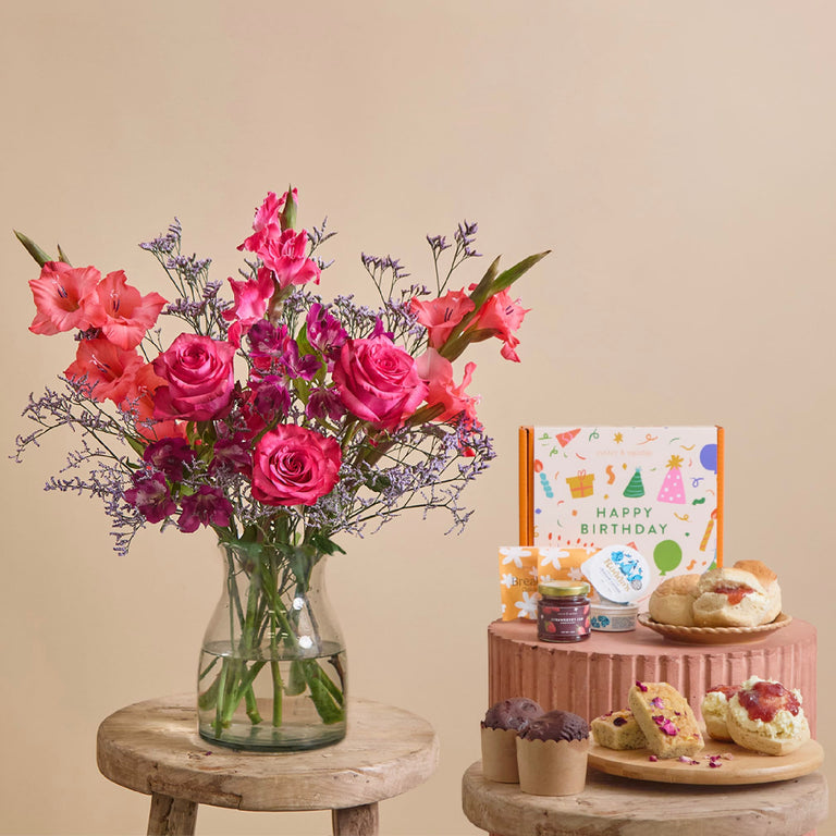 Fast Bundle Summer Berries and Afternoon Tea Signature Gift with Vase