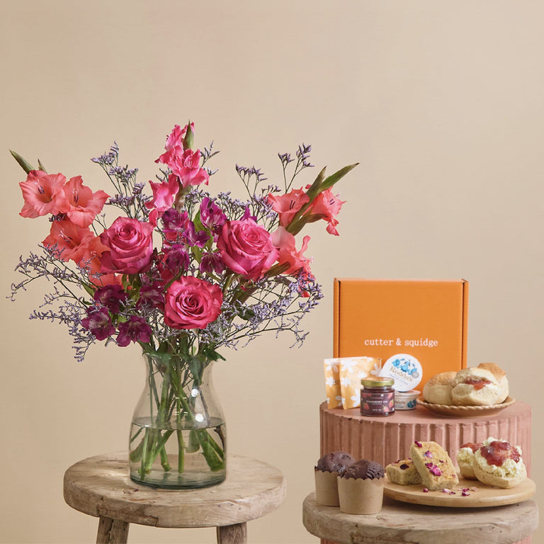 Fast Bundle Summer Berries and Afternoon Tea Signature Gift with Vase