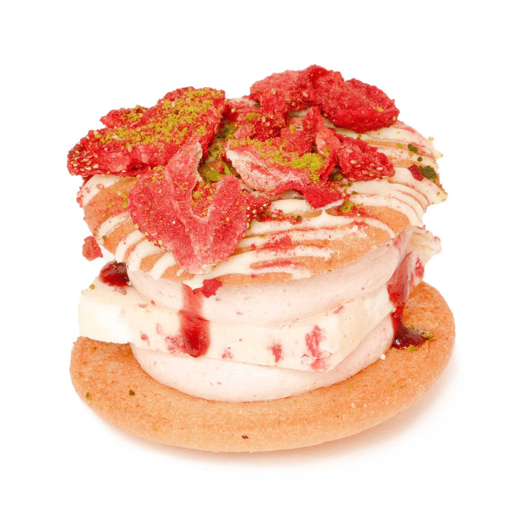 Cutter & Squidge Box of 12 Strawberries & Cream