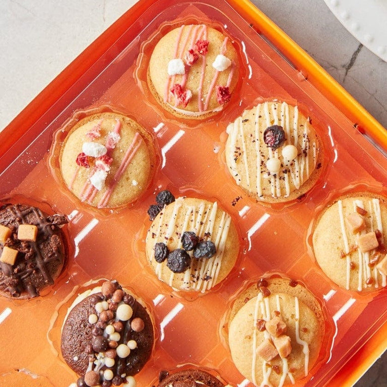 Cutter & Squidge 12 Pieces Mother's Day Baby Biskie Box with Prosecco